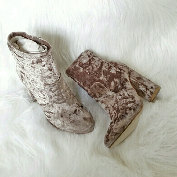 Lush Lilac Velvet Bootie NIB - Picture 7 of 7